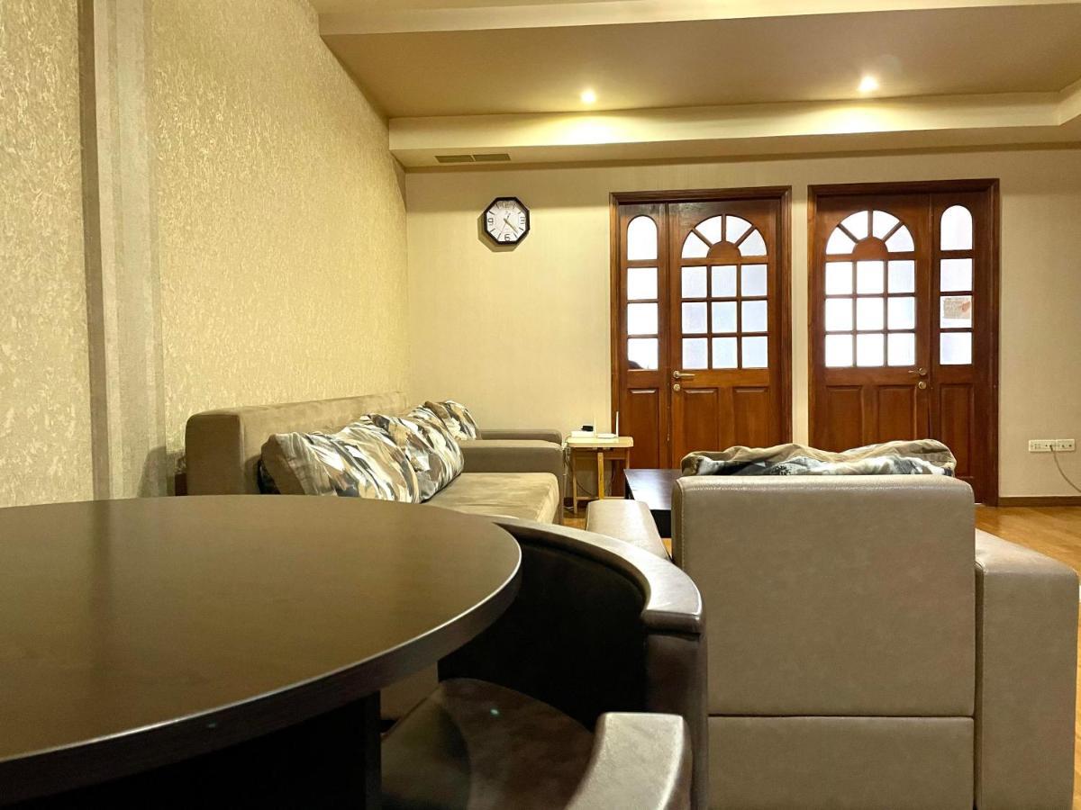 Apartments Emili Γιερεβάν Εξωτερικό φωτογραφία